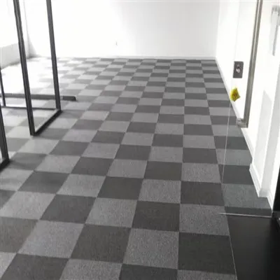 PVC bakhlið PP teppaflísar